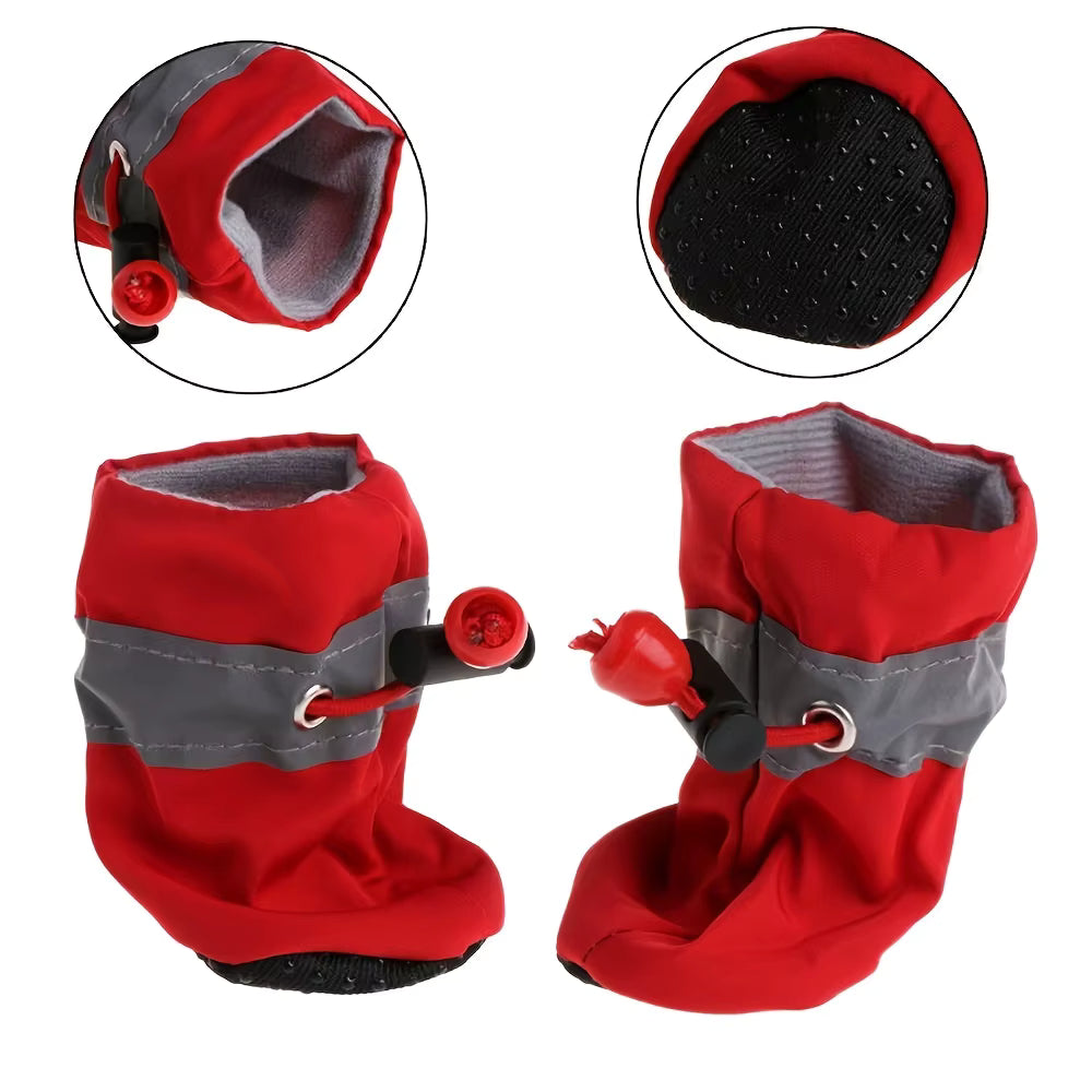 Detalle botas impermeables para perro color rojo